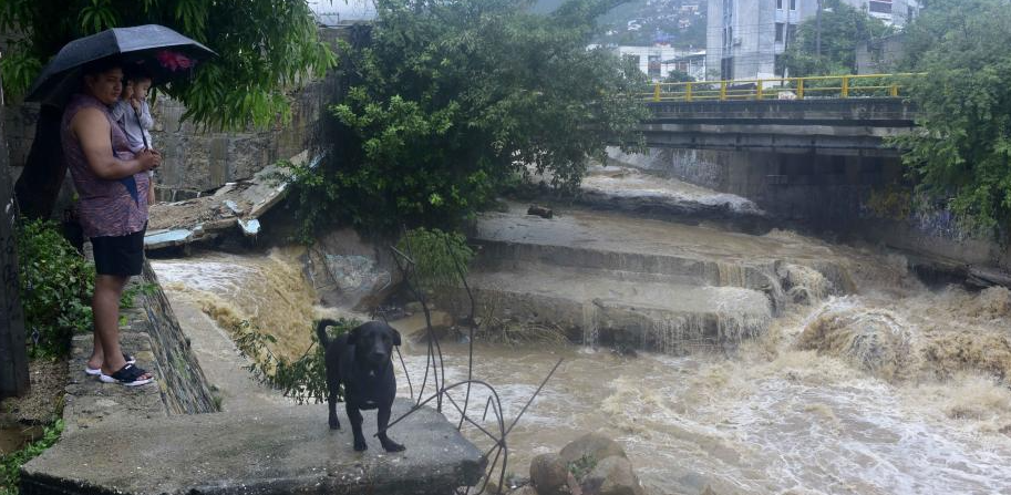 Lluvia intensa, por huracán perro en peligro